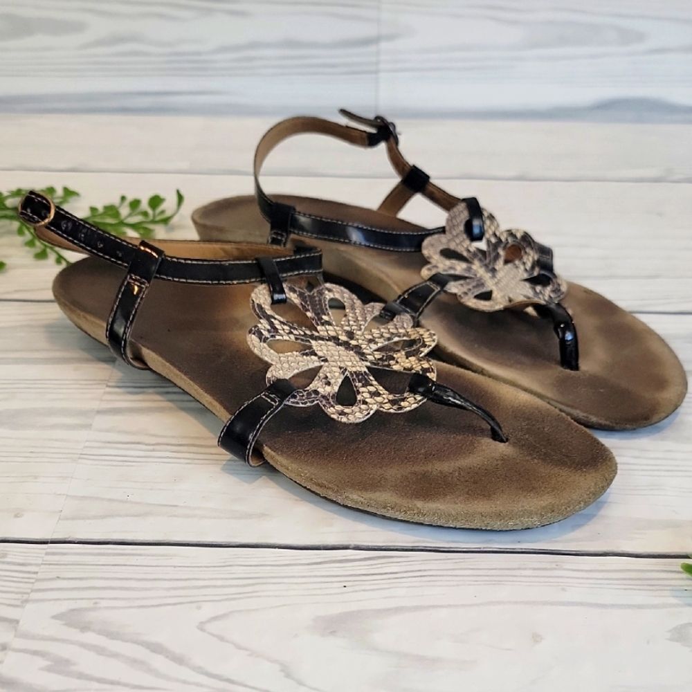 Clarks Artisan Thong Sandals Womens Size 7.5